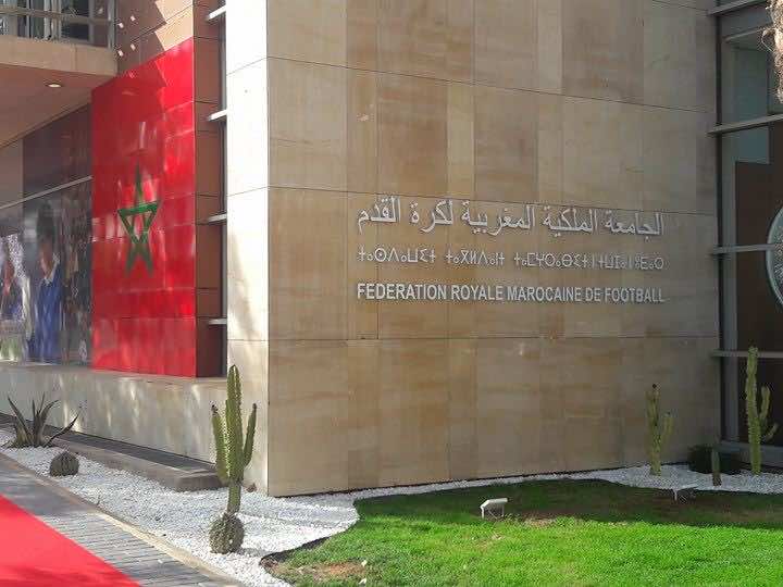 الوزير السكوري يتأخر عن حفل افتتاح مقر جامعة الكرة