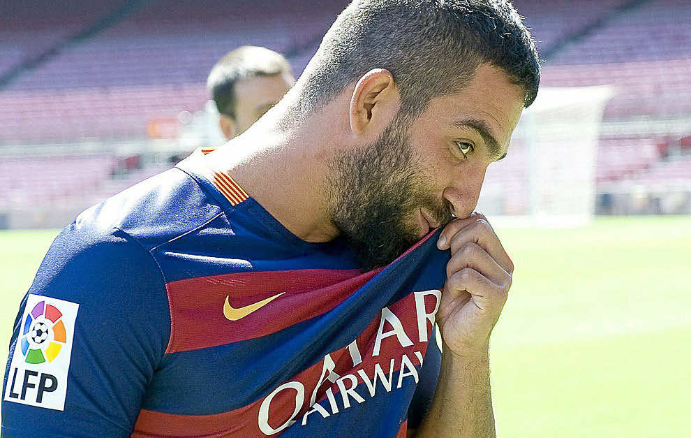 مثير.. نجم برشلونة يكشف سبب إعجابه بريال مدريد