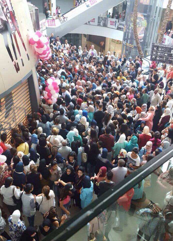 قسيمة شراء من 500 درهم تُحول"موروكومول" إلى شبه ساحة "حرب"!- صور