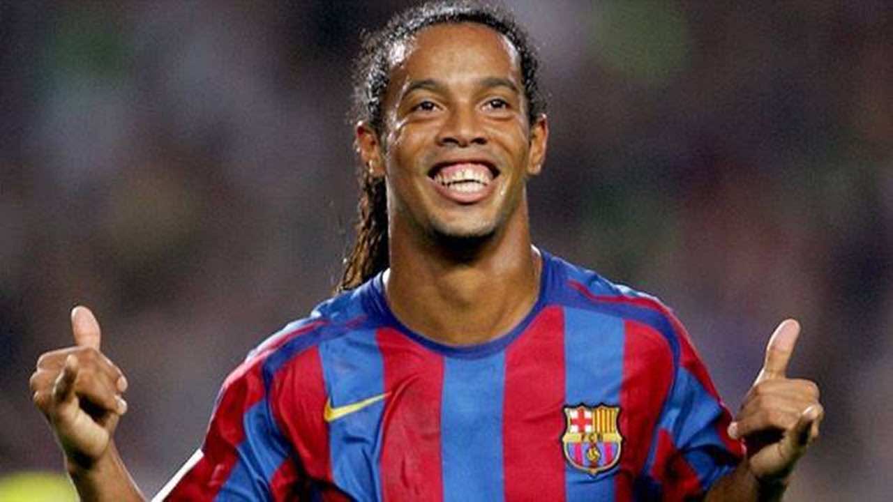 رونالدينيو يتعاقد من جديد مع البارصا