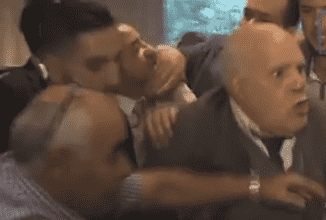 منظمة دولية تُطالب بمحاكمة الوزير بيرو بسبب مهاجر مغربي!- فيديو