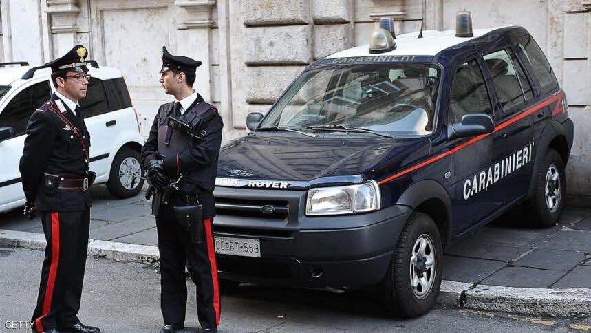 إلقاء القبض على رجل متهم بإخفاء جثة والدته في الثلاجة!