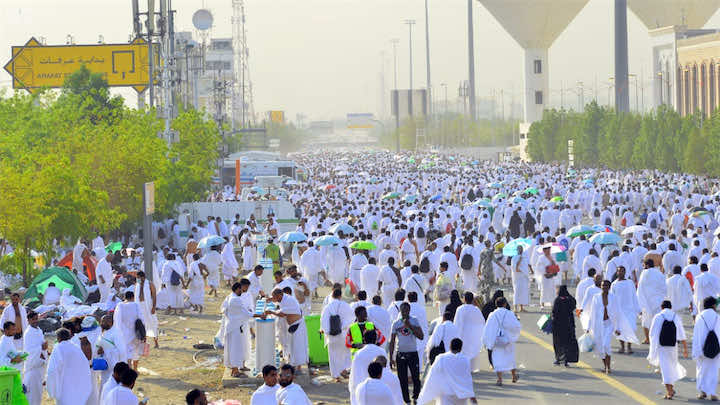 قرابة مليوني حاج يجتمعون بصعيد عرفات لأداء الركن الأعظم- صور