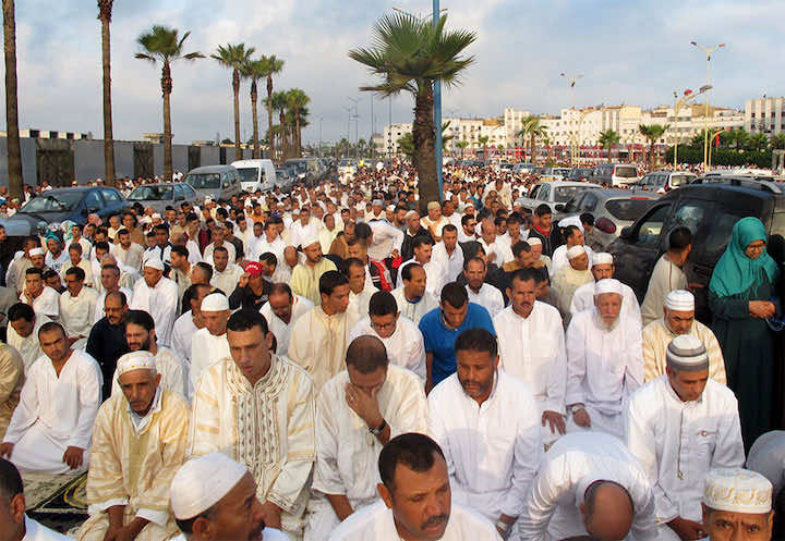 في لوحة روحانية بهية.. الملايين من المغاربة يؤدون صلاة عيد الأضحى في "مصلات" المملكة -صور