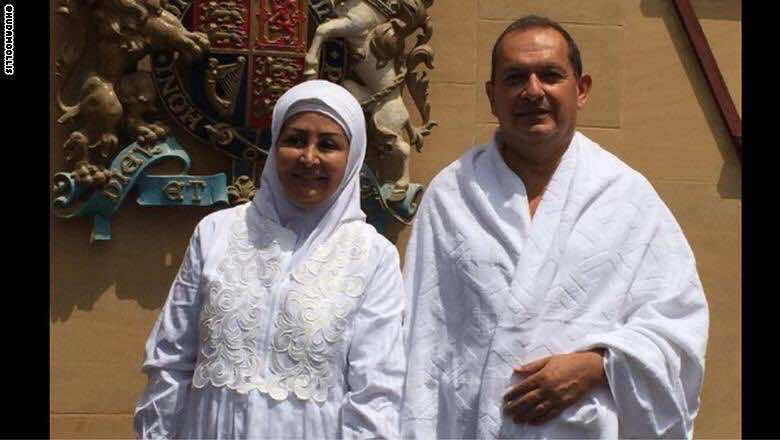 سفير بريطاني وزوجته يؤديان مناسك الحج- صور