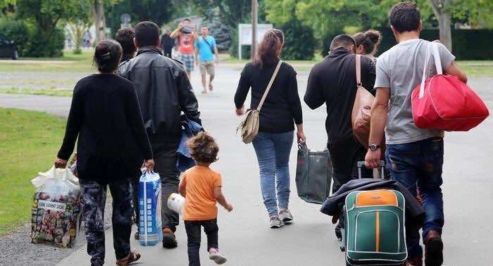 لاجئون يقضون إجازتهم في وطنهم الذي هربوا منه