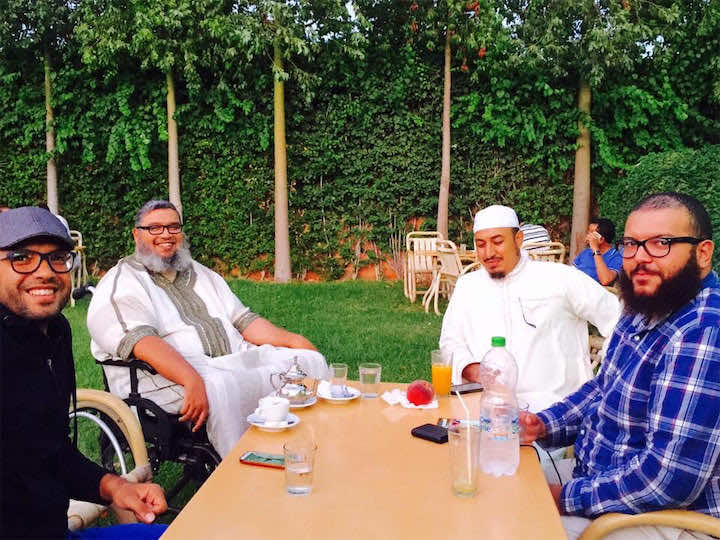 القباج ساخرا من رفع صوره في المسيرة: "الله يهديكم..رَاه يومين هادي باش رحلت"!
