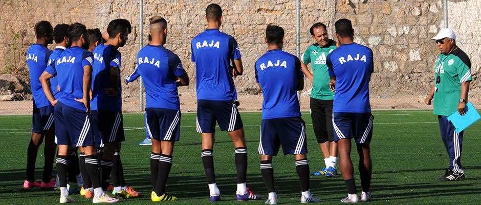 سابقة.. لاعبو الرجاء يرفضون السفر لإجراء لقاء كروي