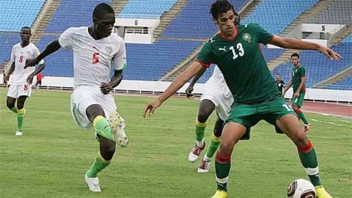 لاعب مغربي يتوج بلقب في نهاية الموسم و بدايته