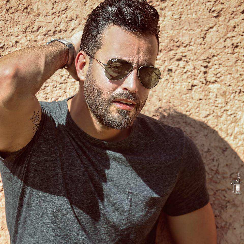 سعد رمضان يغني رفقة كناوة في مراكش