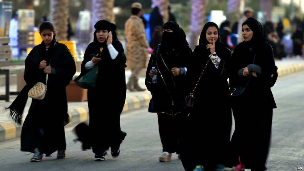 14700 سعودي يرفعون عريضة إلى الملك لإلغاء ولاية الرجل