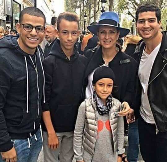 الأميرة لالة سلمى رفقة ابنيها في إطلالة "sport" في باريس- صورة