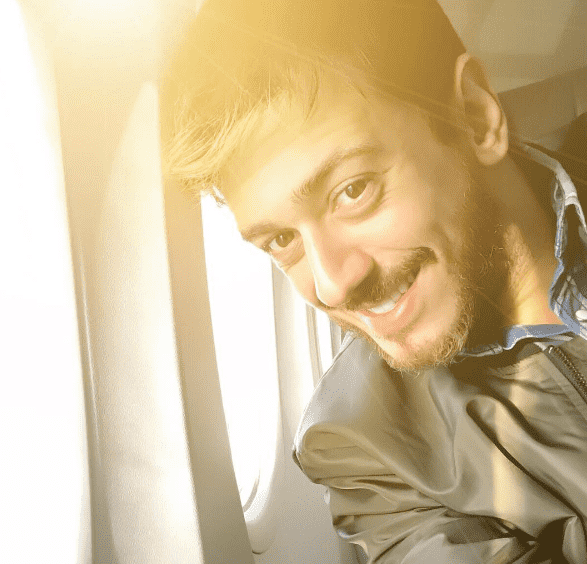 سعد المجرد يهدي مذيعة اكسسواره الخاص بمناسبة عيد ميلادها - فيديو