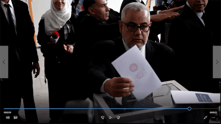 زعماء الأحزاب يدلون بأصواتهم في المدارس