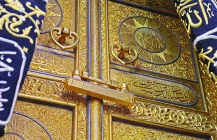 باب الكعبة المشرفة صنع من الذهب الخالص وهذه تكلفته اليوم 24 باب الكعبة المشرفة صنع من الذهب الخالص وهذه تكلفته اليوم 24