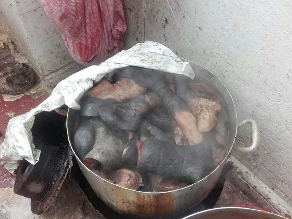 السجن لبائع وجبات "كرعين" فاسدة في الدارالبيضاء- صور