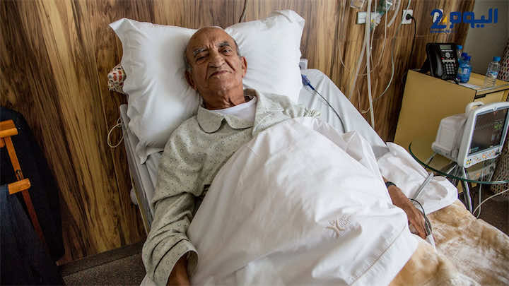 الملك أرسل طبيبه الخاص إلى منزل اليوسفي لعلاجه- فيديو حصري