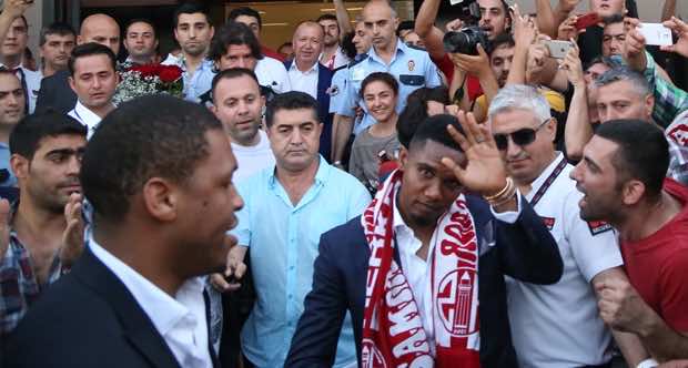 النجم السابق لبرشلونة "إيتو" مهدد بالسجن لمدة 10 سنوات!