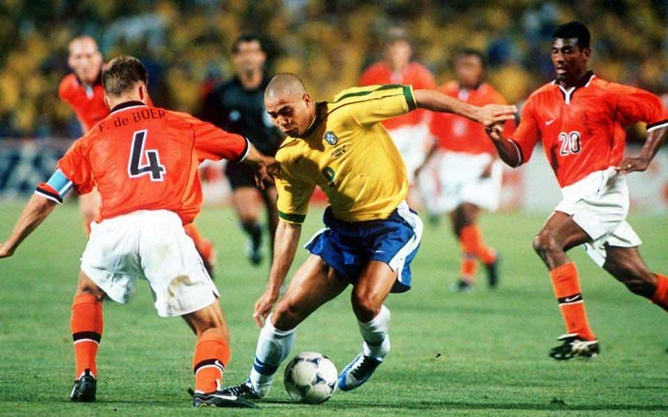 مفاجأة..رونالدو يقدم تميمة مونديال روسيا