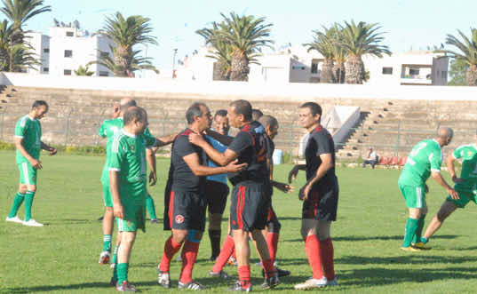 مباراة بين قدماء شباب المحمدية و المنتخب الوطني لتأبين الطاهر الرعد 