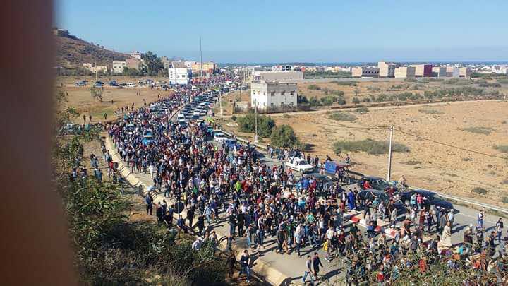 الاحتجاجات التي فجرتها وفاة بائع السمك تتوقف مؤقتا..وهذا هو السبب