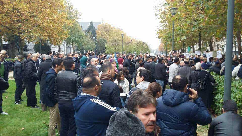 بعد باريس.. قضية بائع السمك تُخرج عشرات المحتجين في بروكسيل