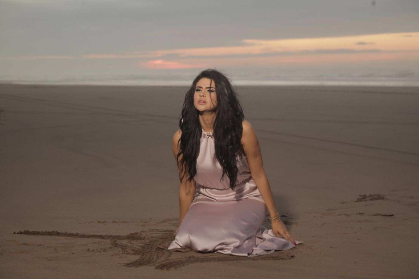 الموت يفجع الفنانة الشابة سلمى رشيد - صورة