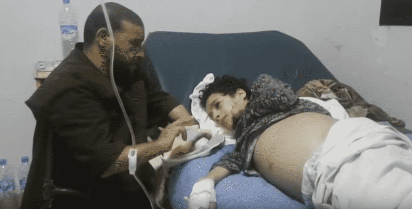 أب يبكي بحرقة ويستنجد بالمحسنين لإنقاذ ابنته من السرطان - فيديو