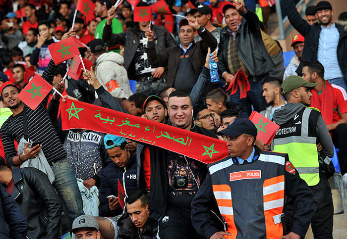 لقجع يهدي المنتخب"ملحمة غنائية" قبل كان الغابون