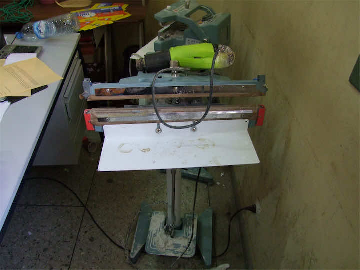 سكان فاس.. احذروا علب أسماك ومواد تنظيف مزورة تروج الأسواق!