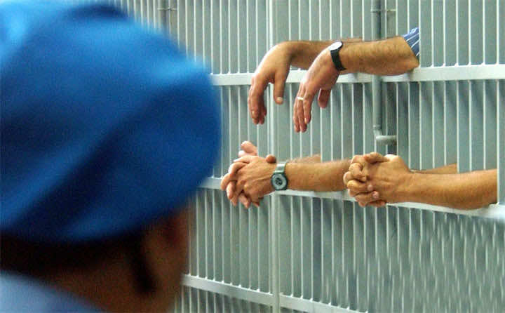 سجين مغربي يقطع عضوه الذكري احتجاجا على أوضاعه في سجن بإيطاليا