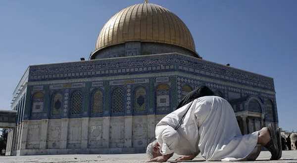الاحتلال يفرض أول غرامة مالية على رفع الأذان بمكبرات الصوت