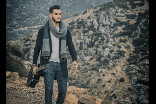 بهاوي يغني "désolé" ويحكي قصة بعناوين أغانيه