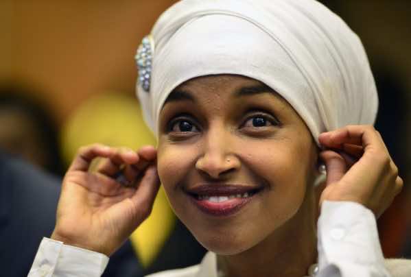 أول مسلمة محجبة من أصل صومالي تدخل مجلس النواب الأمريكي