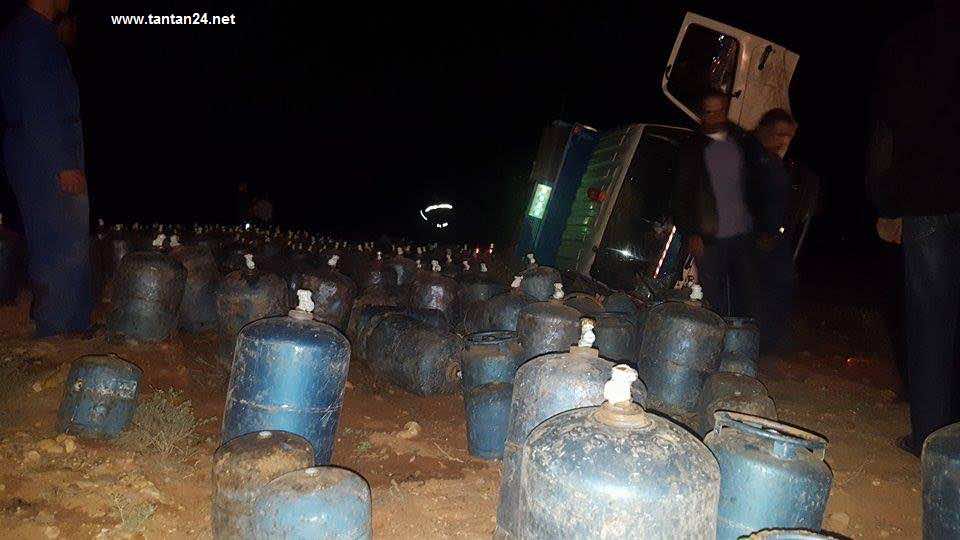 طنطان تنجو من كارثة بعد انقلاب شاحنة لنقل قنينات الغاز - فيديو