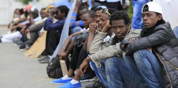 ماليون أبعدوا من الجزائر: حملونا في شاحنة رمل وأعطونا خبزة لـ40 شخصا!!