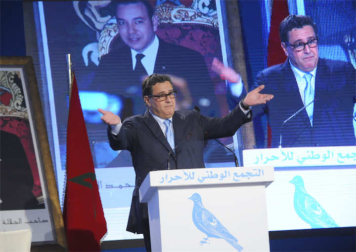 اخنوش نسي انه مجرد وزير تصريف اعمال وبدا يوزع الوعود في الداخلة