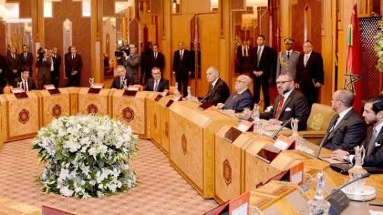 لا ترموا بمشاكلكم إلى القصر