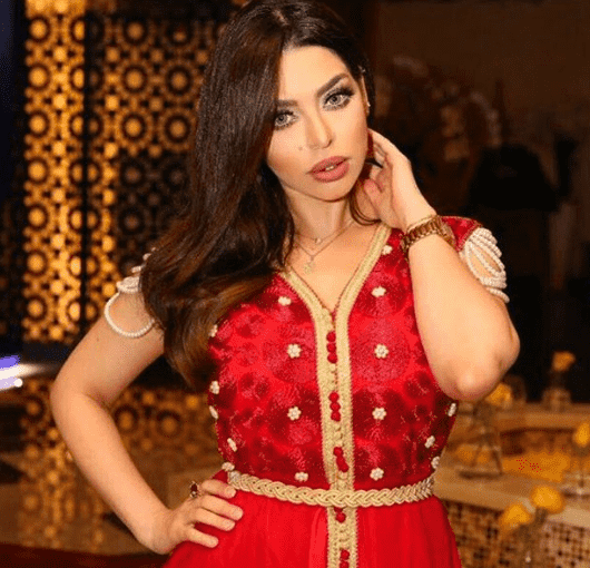 فنانة مغربية تطلق مجموعة قفاطين قصيرة وضيقة- صور