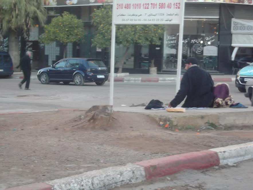 في غياب دور لإيوائهم.. مشردون يبيتون في العراء بالعاصمة الإسماعيلية