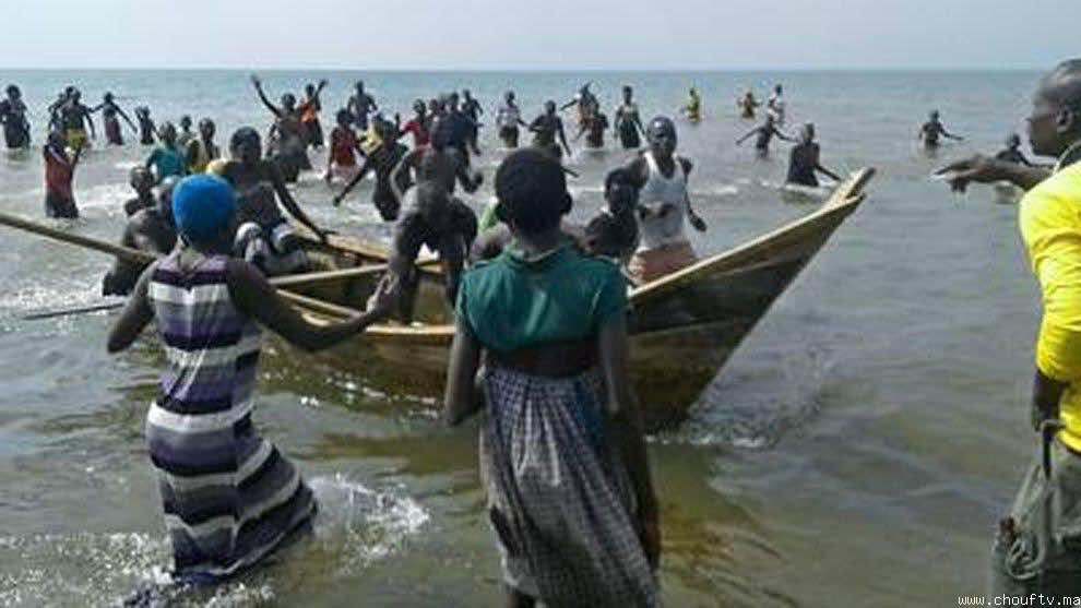 وفاة 30 شخصا من فريق لكرة القدم ومشجعيه غرقا في أوغندا