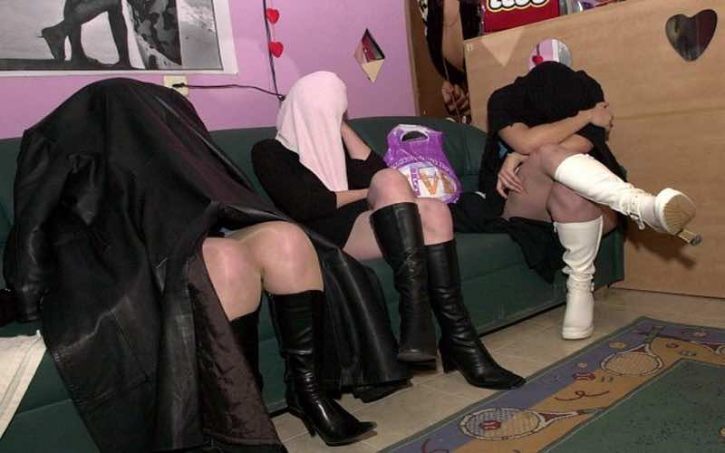 مداهمة وكر للدعارة بمارتيل واعتقال 9 فتيات و4 أشخاص