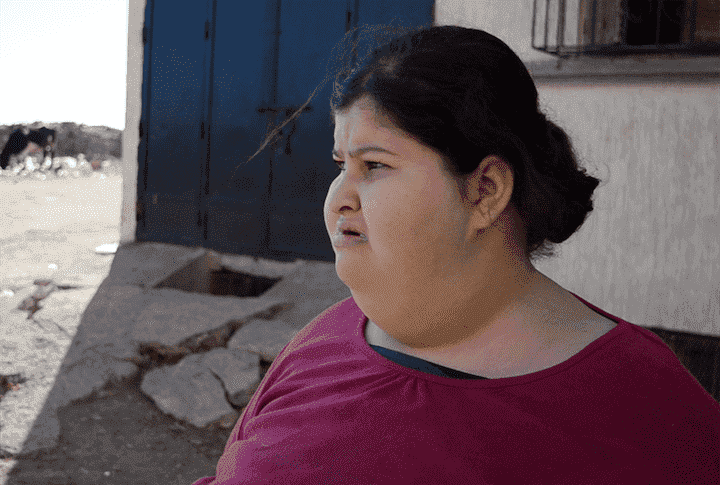 الطفلة آية تدخل في هستيريا وتُعذب نفسها بالصفع واللكم