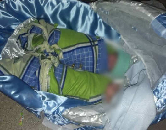 العثور على رضيعين حديثي الولادة في حقيبة سوداء بسطات