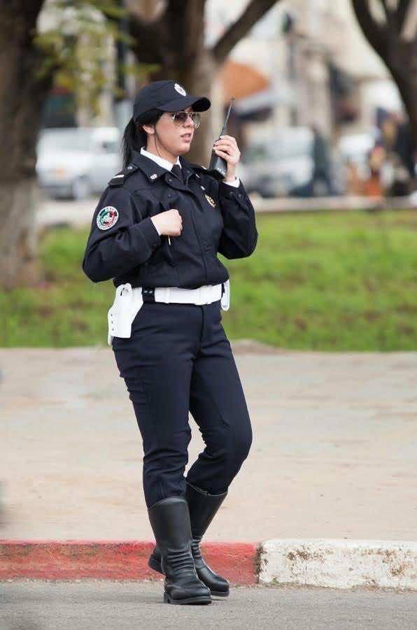 بوليسية تلهب "الفايسبوك" بزيها الجديد