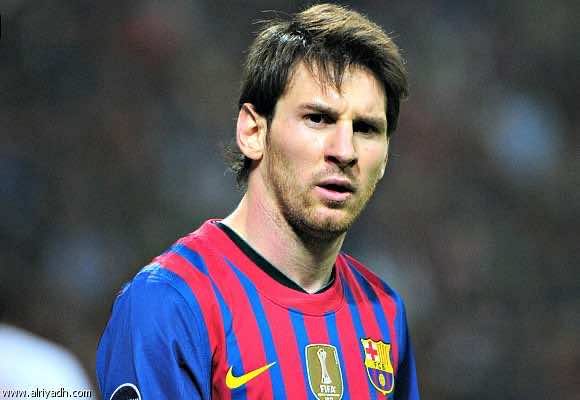 المدير العام لبرشلونة يلمح لصعوبة تمديد عقد ميسي