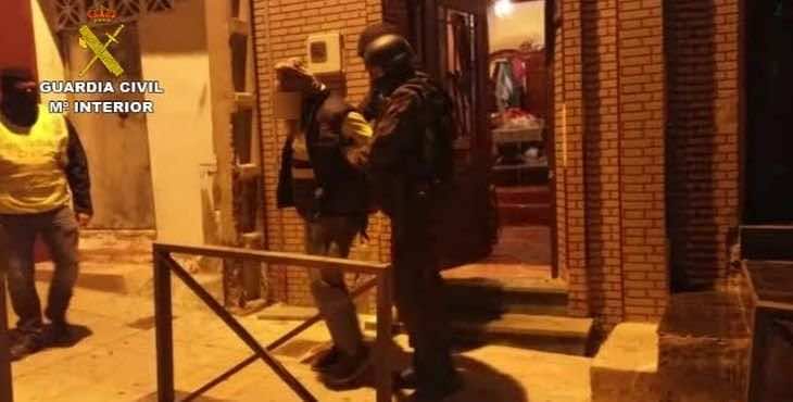 العثور على مدفع رشاش بمكان المغربيين المعتقلين في سبتة بشبهة "الإنتماء لداعش"