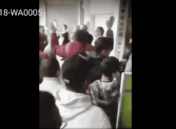 تجار بأكادير يحتجزون زميلا لهم داخل محله - فيديو