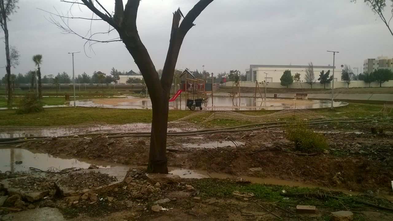 الأمطار تدخل بيوت سكان شرق المملكة وتستنفر الداخلية - صور