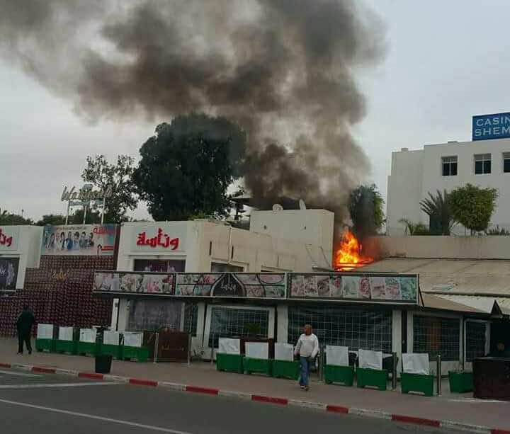 نيران "الشيشا" تلتهم ملهى ليلي بكورنيش أكادير - صور